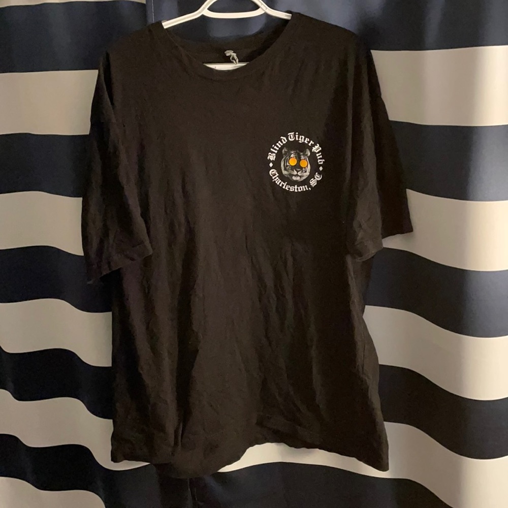 Men’s Black blind tiger pub tee shirt